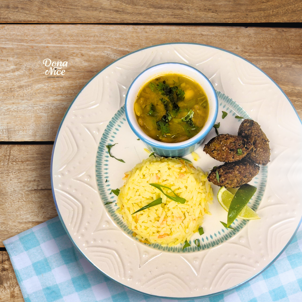kibe de carne da Nice com arroz e feijão